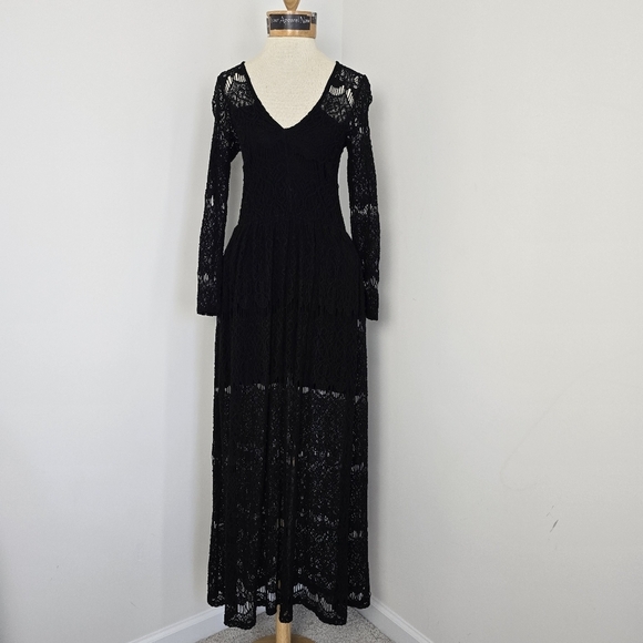 ASTRAS Dresses & Skirts - ASTRAS Black Lace Long Sleeves V Neck Maxi Dress Sz Small (620)